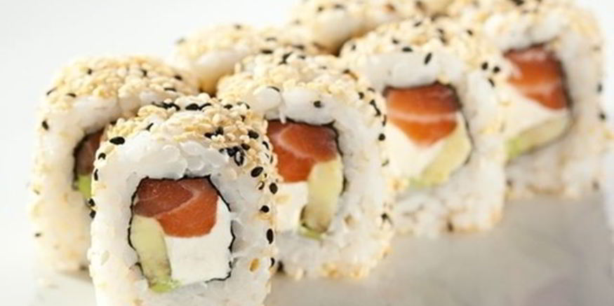 Рецепт роллов с авокадо и лососем