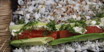 роллы с авокадо и сливочным сыром