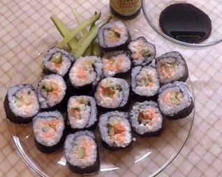 Роллы с икрой мойвы