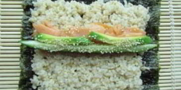 роллы с копченым лососем