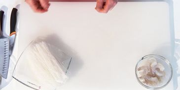 роллы с креветками и сангрия