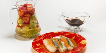 роллы с креветками и сангрия