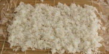 роллы с кунжутом