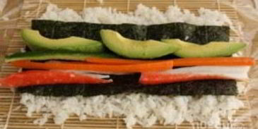 роллы с кунжутом