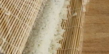 роллы с кунжутом