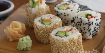 роллы с кунжутом