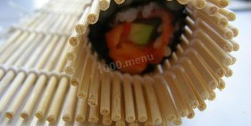 роллы с лососем