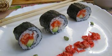 роллы с лососем