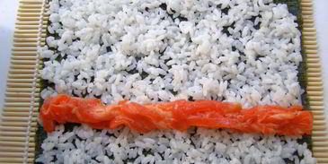 роллы с лососем