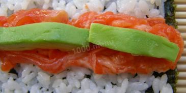 роллы с лососем