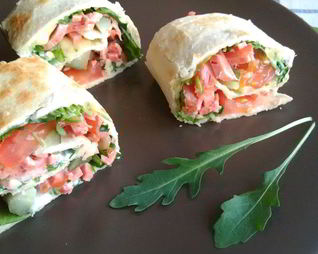 Роллы с овощами и ветчиной