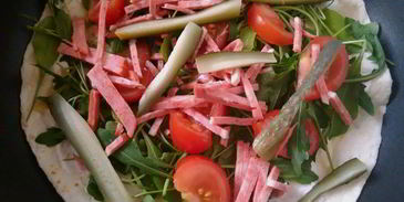 роллы с овощами и ветчиной