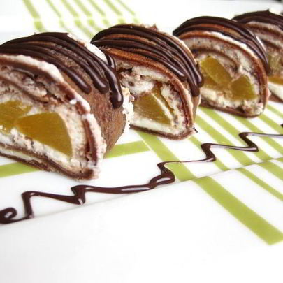 Шоколадные роллы с персиком