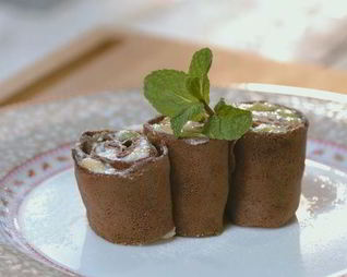 Сладкие блинные роллы