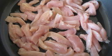 спринг-роллы с курицей, грибами и сливочным сыром