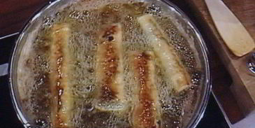 спринг-роллы с лососем и свежим шпинатом