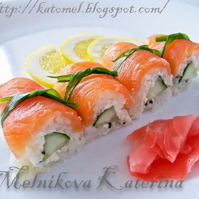 Суши-ролл без нори с лососем и сыром Филадельфия