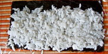 суши-ролл без нори с лососем и сыром филадельфия