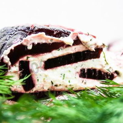 Свекольный ролл с творогом