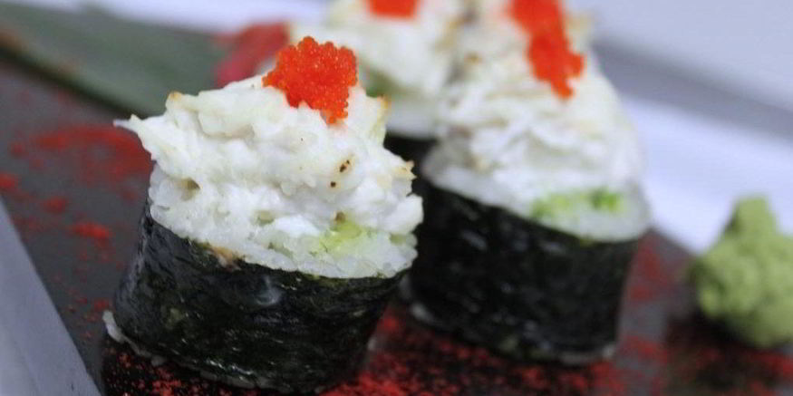 Рецепт запеченного ролла с крабом и авокадо