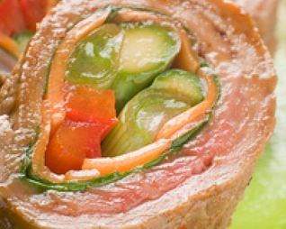 Говяжьи рулетики с овощами