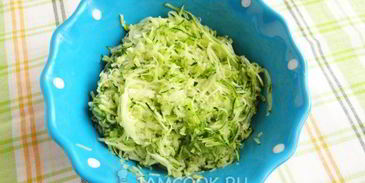 картофельно-кабачковый рулет с форелью