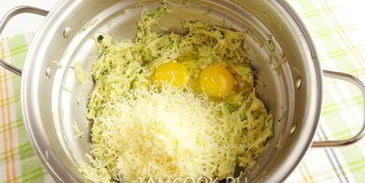 картофельно-кабачковый рулет с форелью