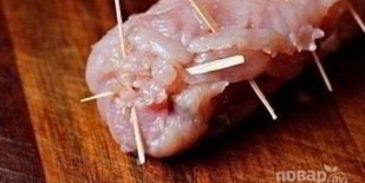 куриный рулет с сыром и ветчиной