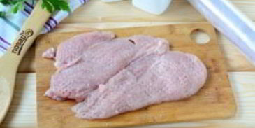 куриные колбаски-рулетики с курагой