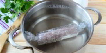 куриные колбаски-рулетики с курагой