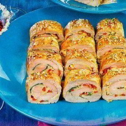 Куриные рулетики в кунжуте с сыром и перцем