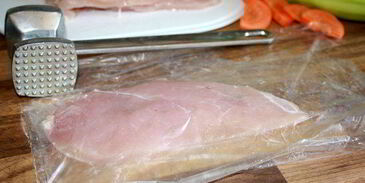 куриные рулеты с маринованной морковью в рисовой панировке