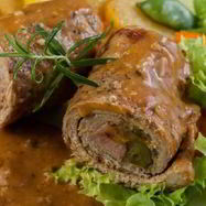 Рецепт Нежных рулетиков из телятины