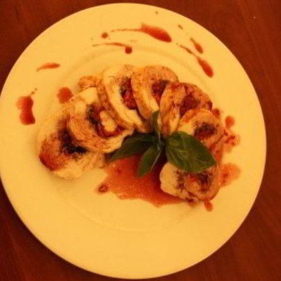 Новогодний рулет из индейки с вялеными томатами