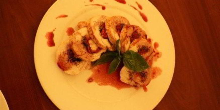 Рецепт новогоднего рулета из индейки с вялеными томатами