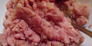 пятнистый куриный рулетик