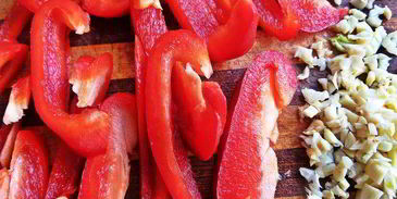 рулет из говядины с овощами в мультиварке