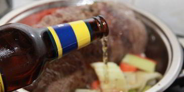 рулет из телятины с беконом и грибами на пиве