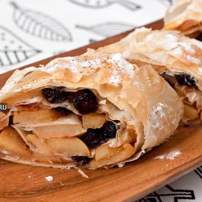 Рулет из теста фило с айвой