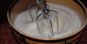 рулет с персиками и ананасом