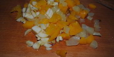 рулет с персиками и ананасом