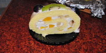 рулет с персиками и ананасом