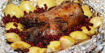 рулет с яблоками и черносливом