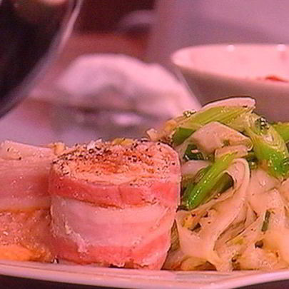 Рулетики из форели в азиатском стиле с салатом из дайкона