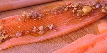 рулетики из форели в азиатском стиле с салатом из дайкона