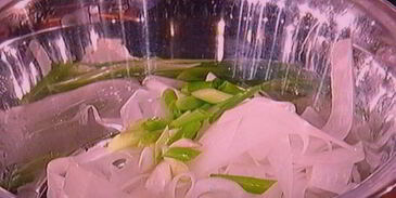 рулетики из форели в азиатском стиле с салатом из дайкона