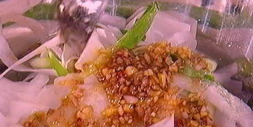 рулетики из форели в азиатском стиле с салатом из дайкона