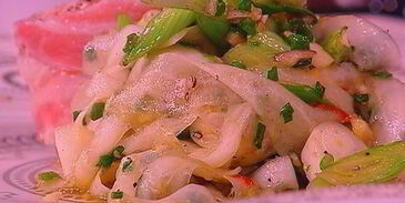 рулетики из форели в азиатском стиле с салатом из дайкона