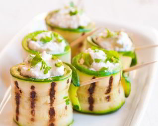 Рулетики из кабачков с курицей