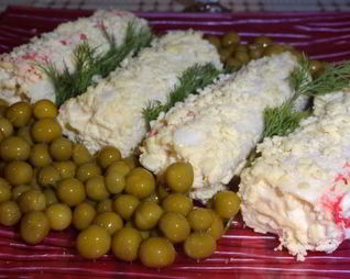 Рулетики из крабовых палочек